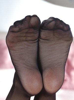 18 year old Bailey Brookes loosing nice natural tits and pink cunt free